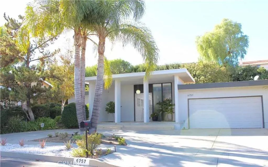 6757 Daryn, West Hills