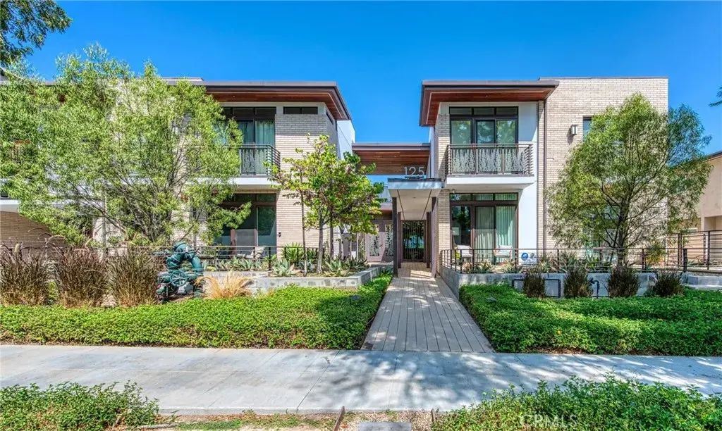 125 Hurlbut Street 203, Pasadena