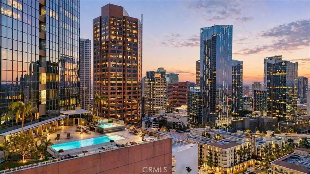 1100 Wilshire Boulevard 1812, Los Angeles