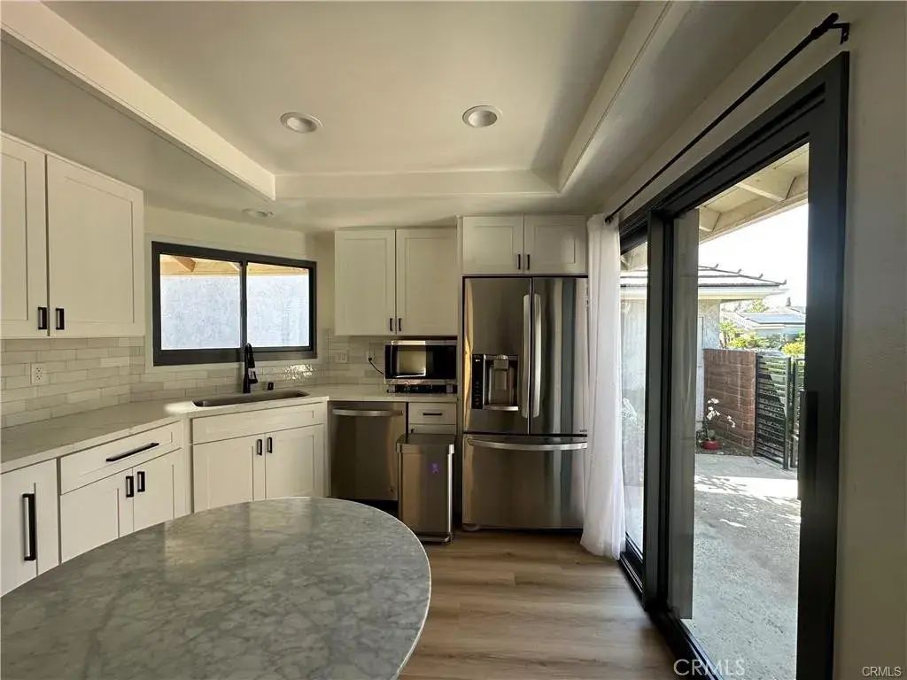 6 Blackswan, Irvine