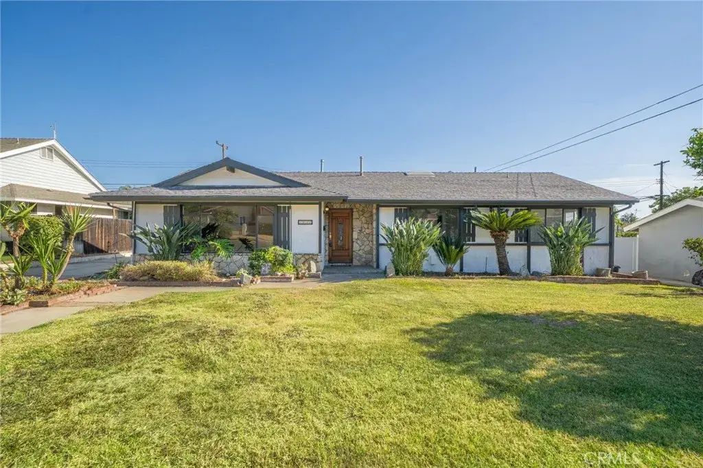 1032 E Buckboard, Glendora