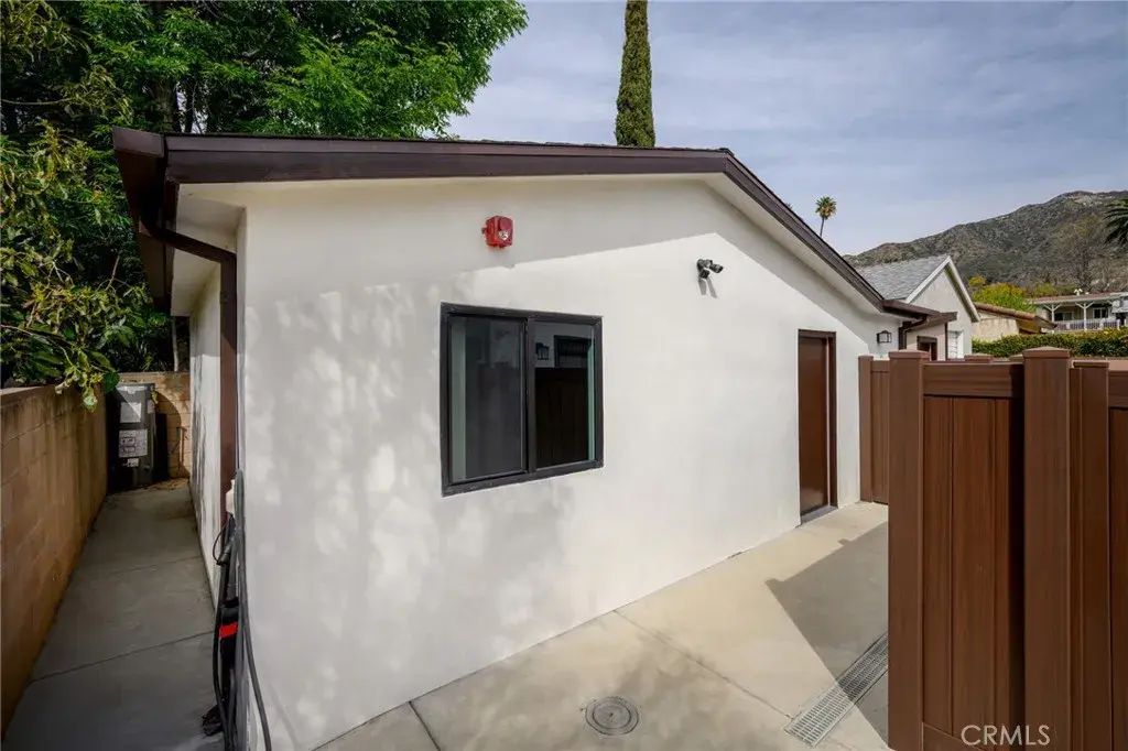1361 Alameda Avenue A, Glendale