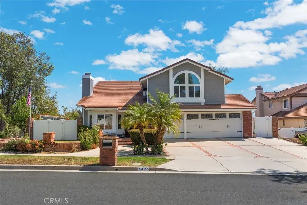 1475 Labrador, Corona