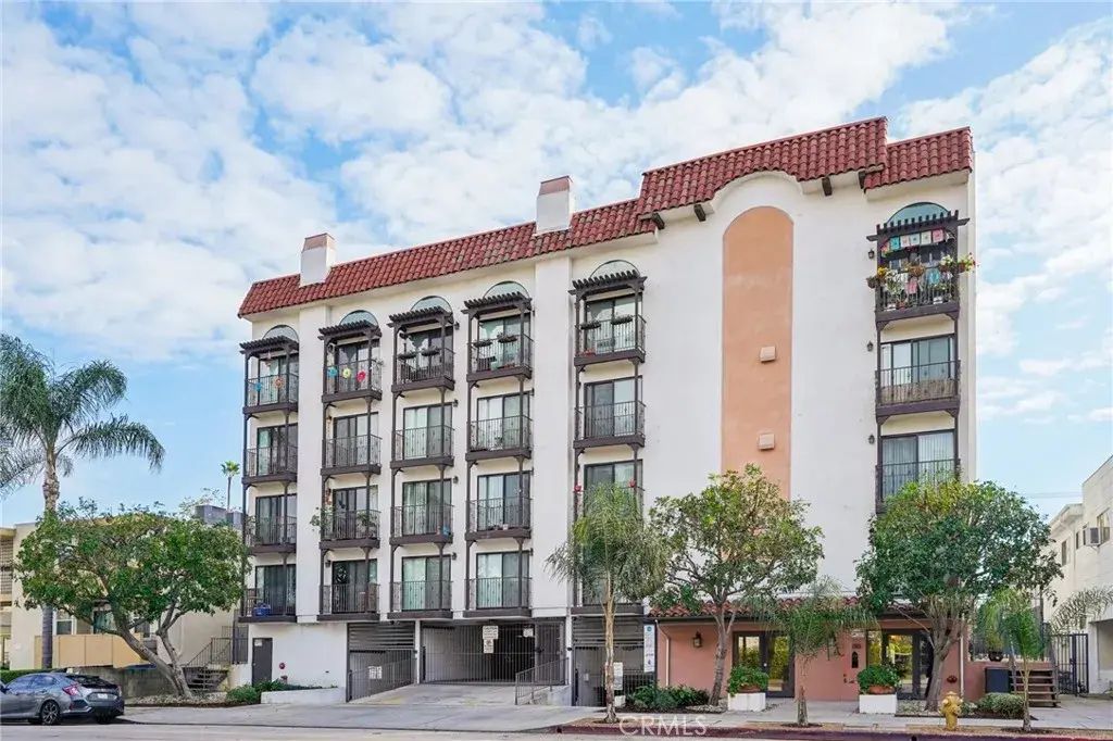 11162 Camarillo St 109, West Toluca Lake