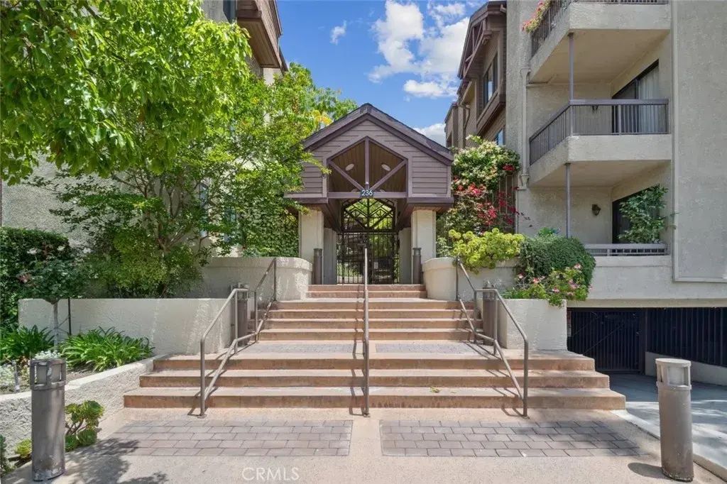 236 N Louise Street 104, Glendale