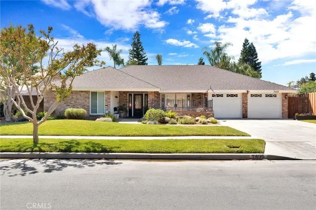 7495 N Flora Avenue, Fresno