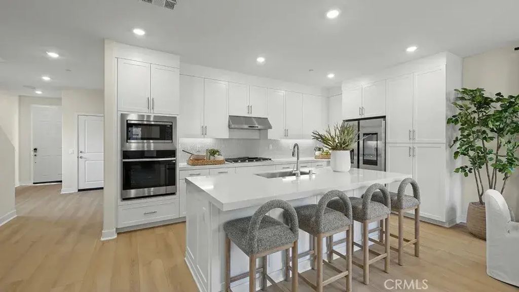 2038 Pyrenes Place, Santa Paula