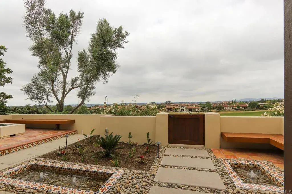8134 Santaluz Village Green N., 