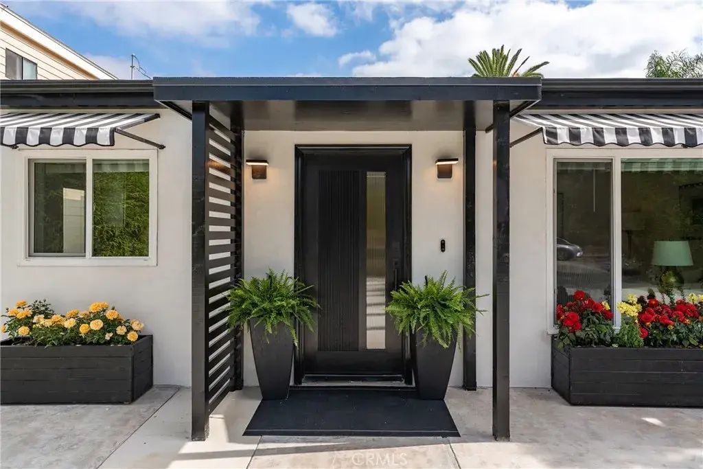 22432 Burbank, Woodland Hills