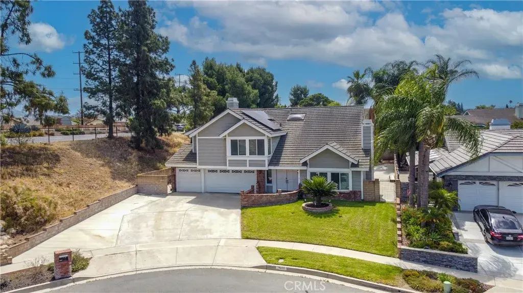 1351 Catherine, Corona