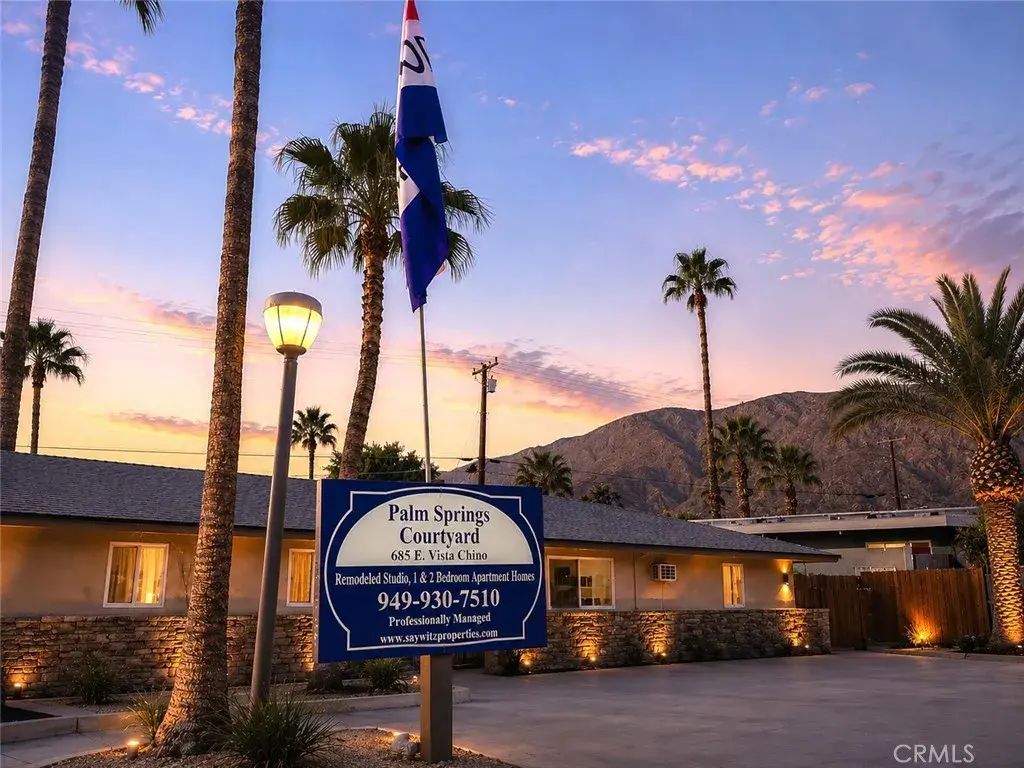 685 E Vista Chino 10, Palm Springs