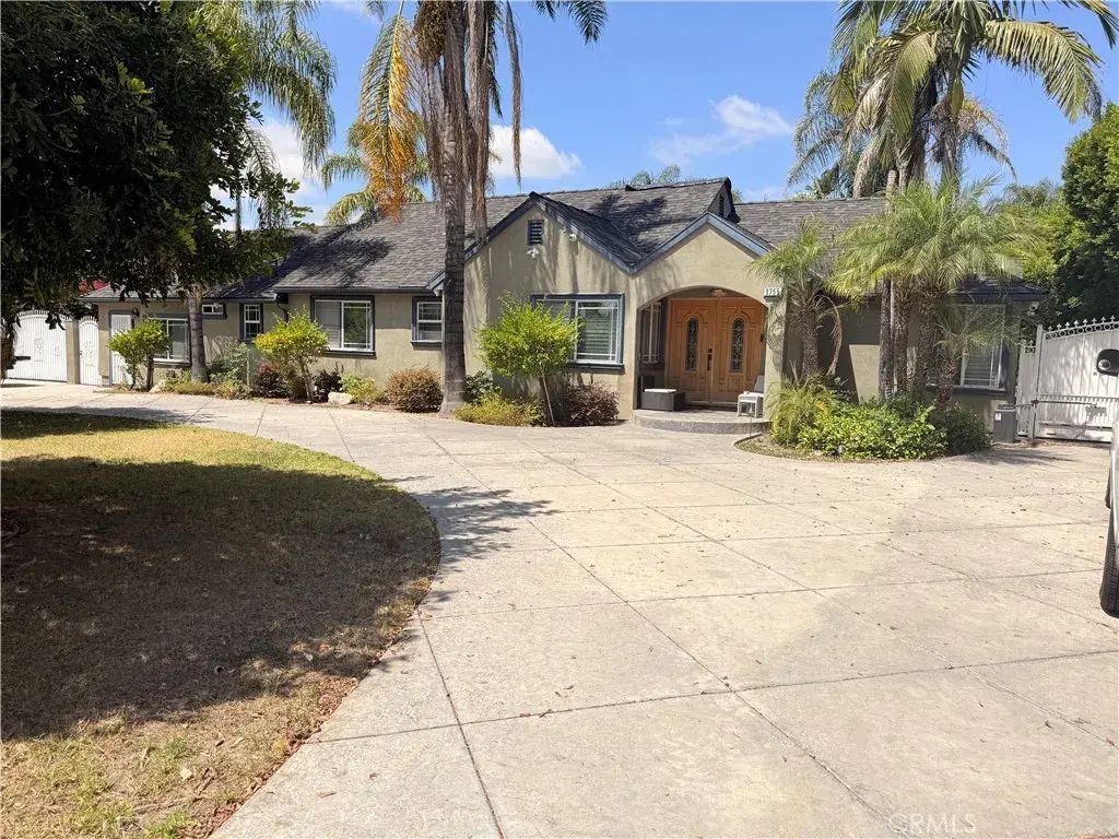 9755 Noble Ave, North Hills