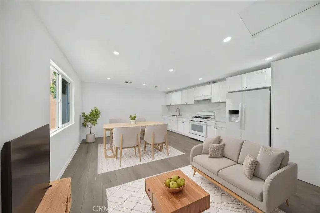 1316 Carlton Drive, Glendale