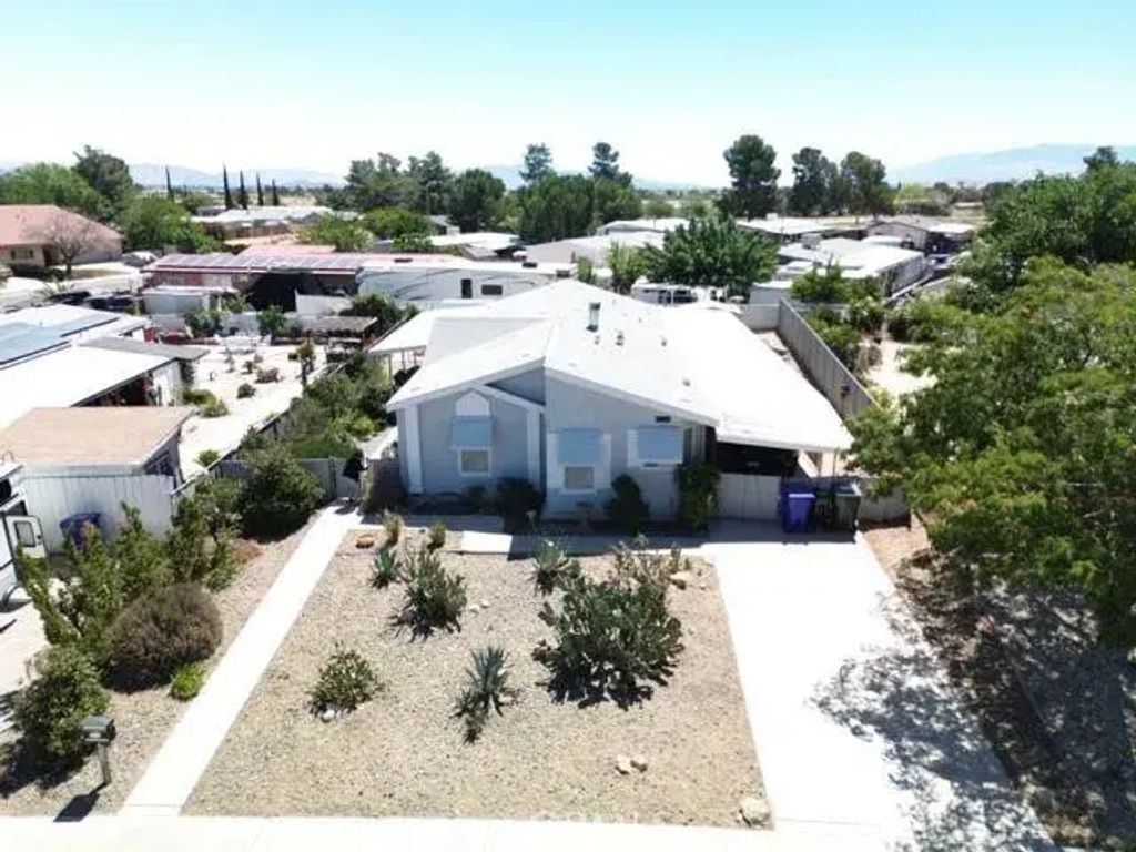 13999 Silver Lake Place, Victorville