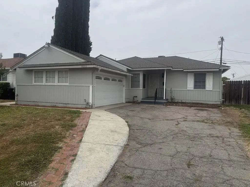 10213 Sophia Avenue, North Hills