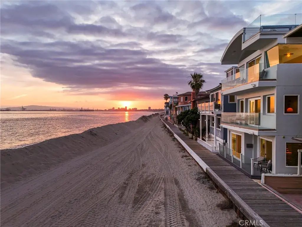 6815 E Seaside Walk, Long Beach