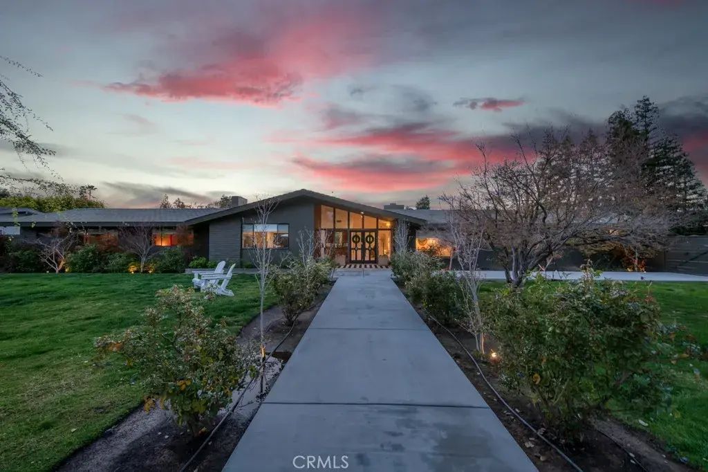 5385 N Van Ness Boulevard, Fresno