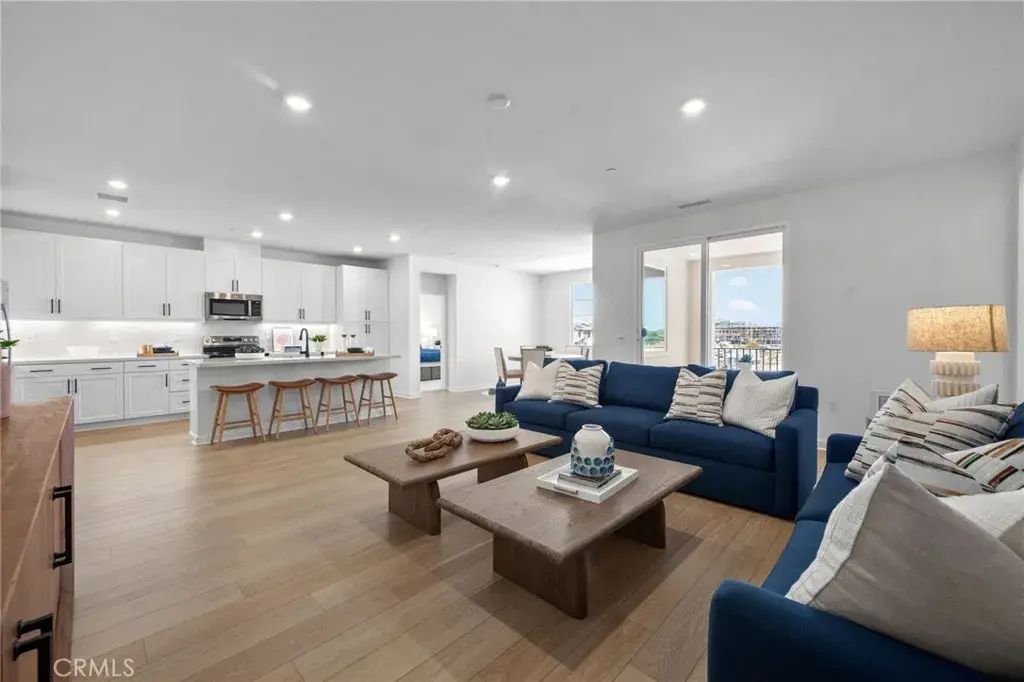 6114 Valentina Way 301, Eastvale