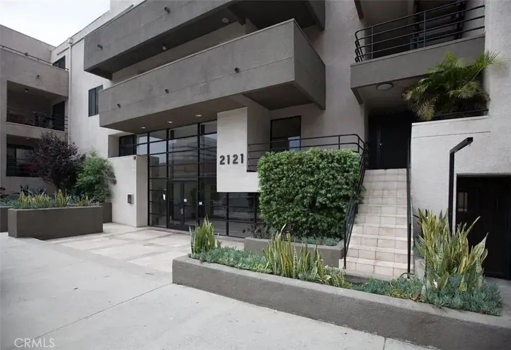 2121 Beloit Avenue 303, Los Angeles