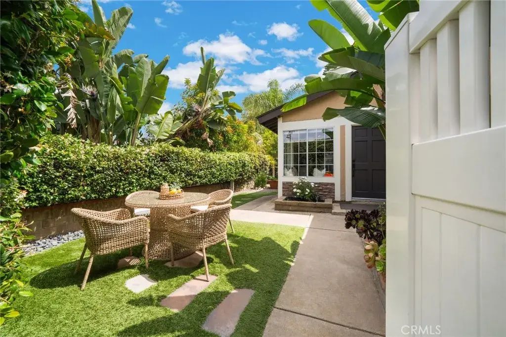 27092 Encinas, Mission Viejo