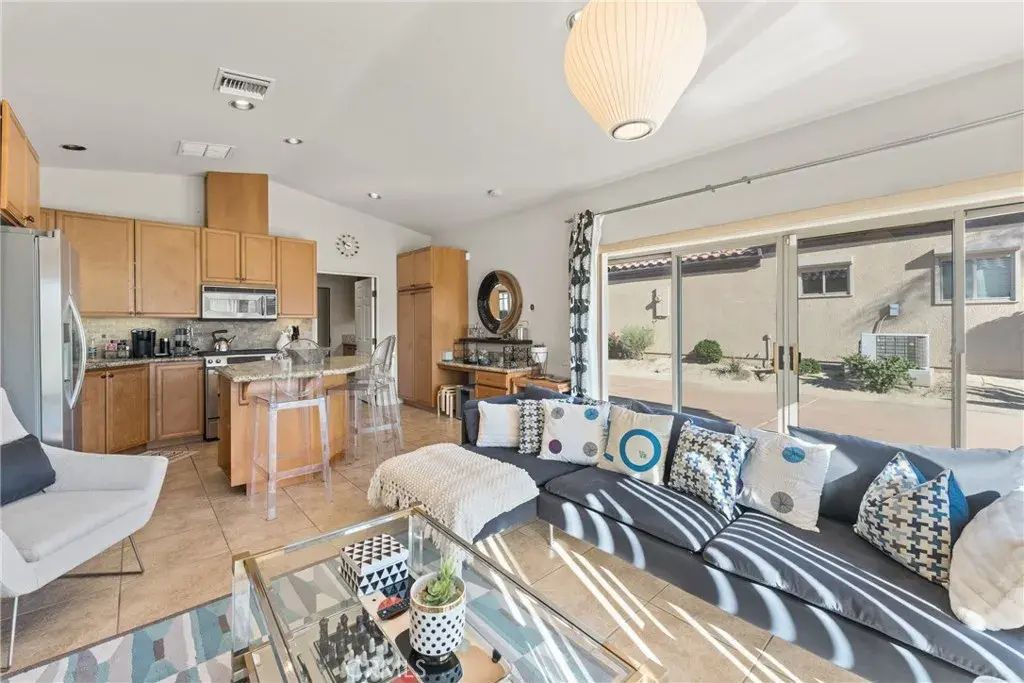 44458 Duckhorn, Coachella