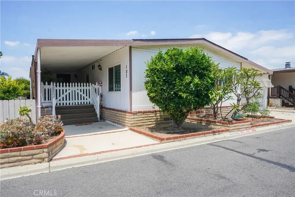 21217 Washington 107, Walnut