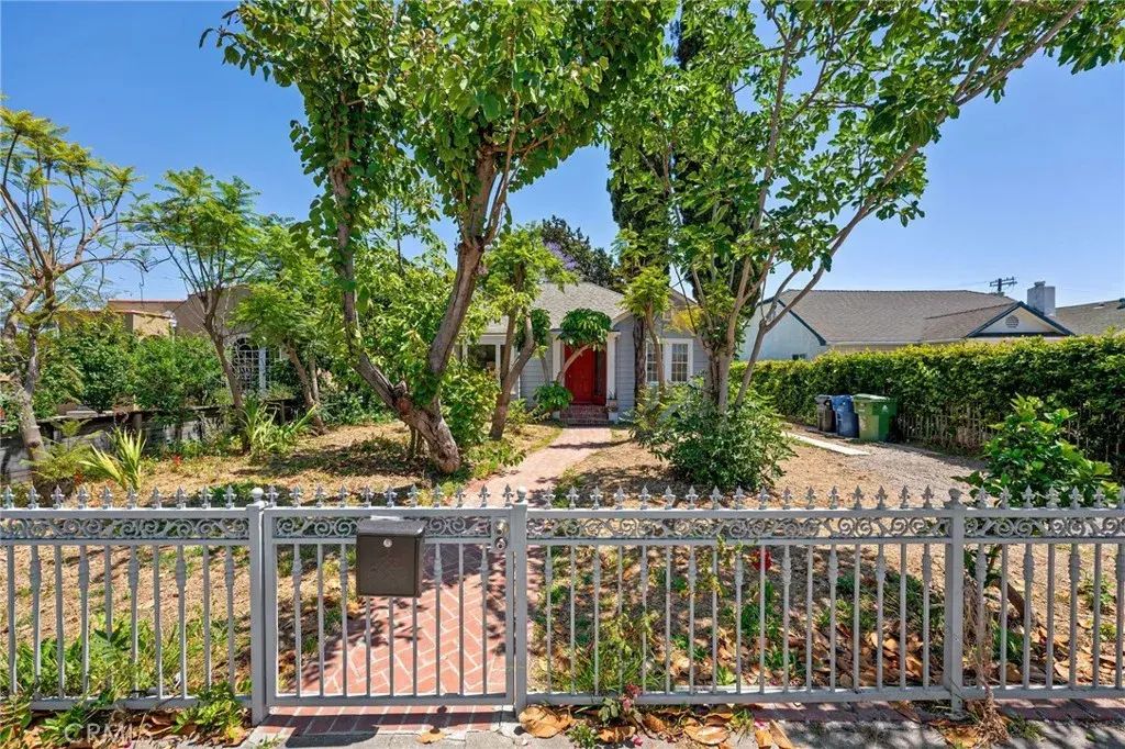 1106 S Victoria Avenue, Los Angeles