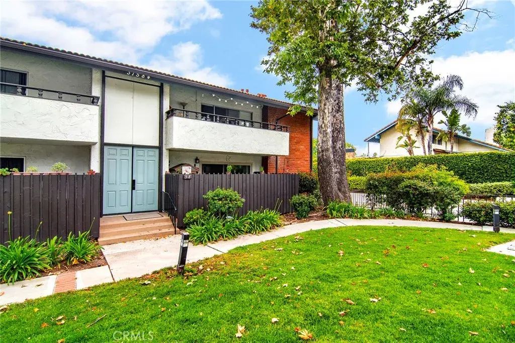 31584 Agoura, Unit #6 Road 6, Westlake Village
