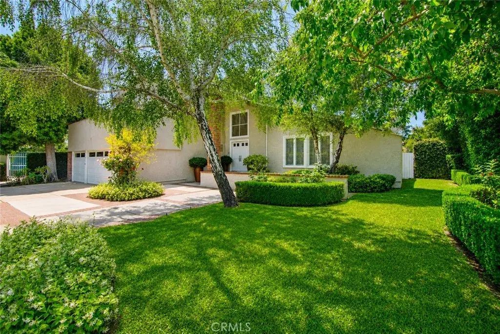 3861 Braewood Court, Tarzana