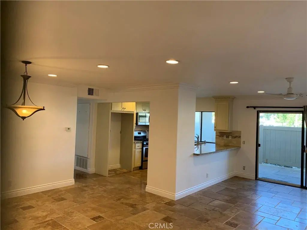 8877 Lauderdale Court 214-c, Huntington Beach