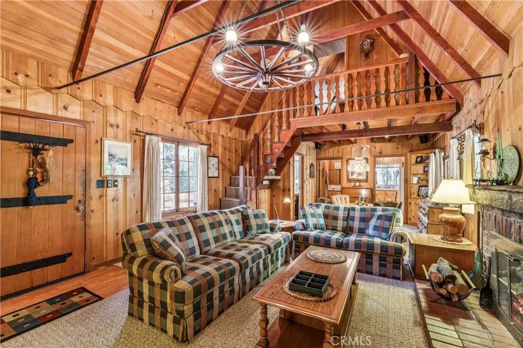 404 Hillside, Lake Arrowhead