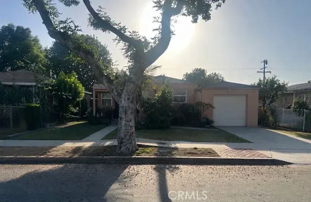 9523 Mallison, South Gate