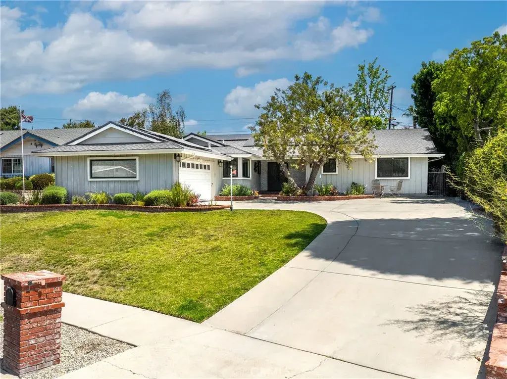 5704 Larryan Drive, Woodland Hills