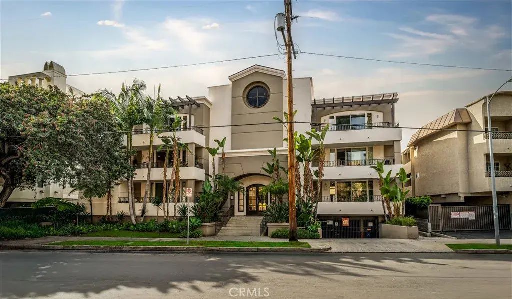4637 Willis 208, Sherman Oaks