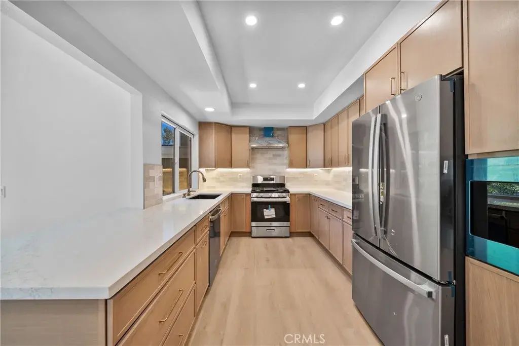 33 Rainbow, Irvine