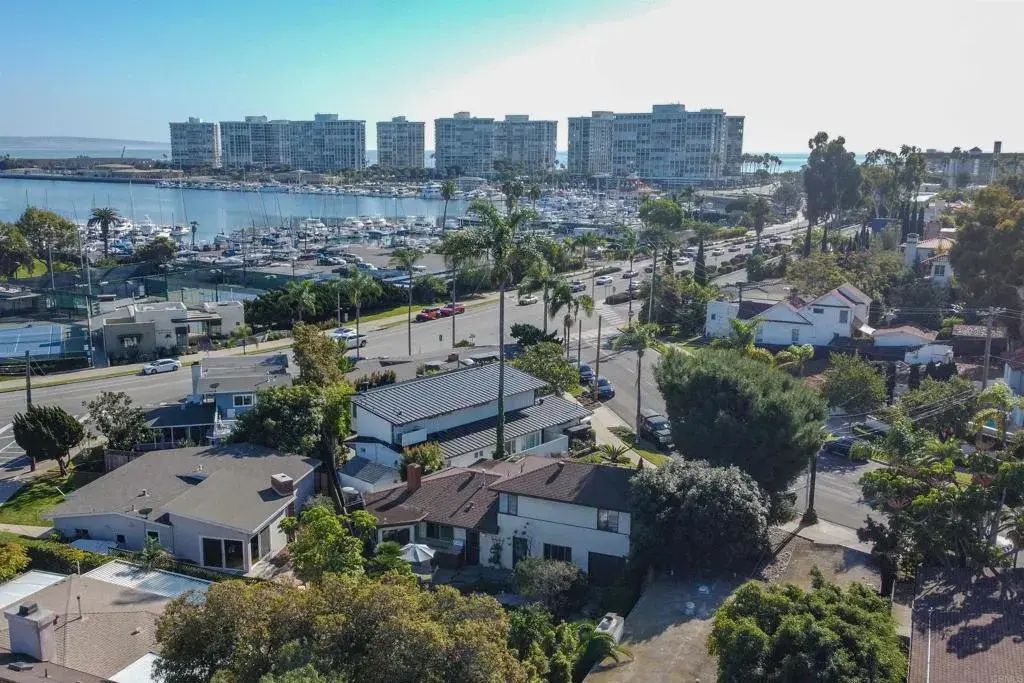 1533 10th Street, Coronado