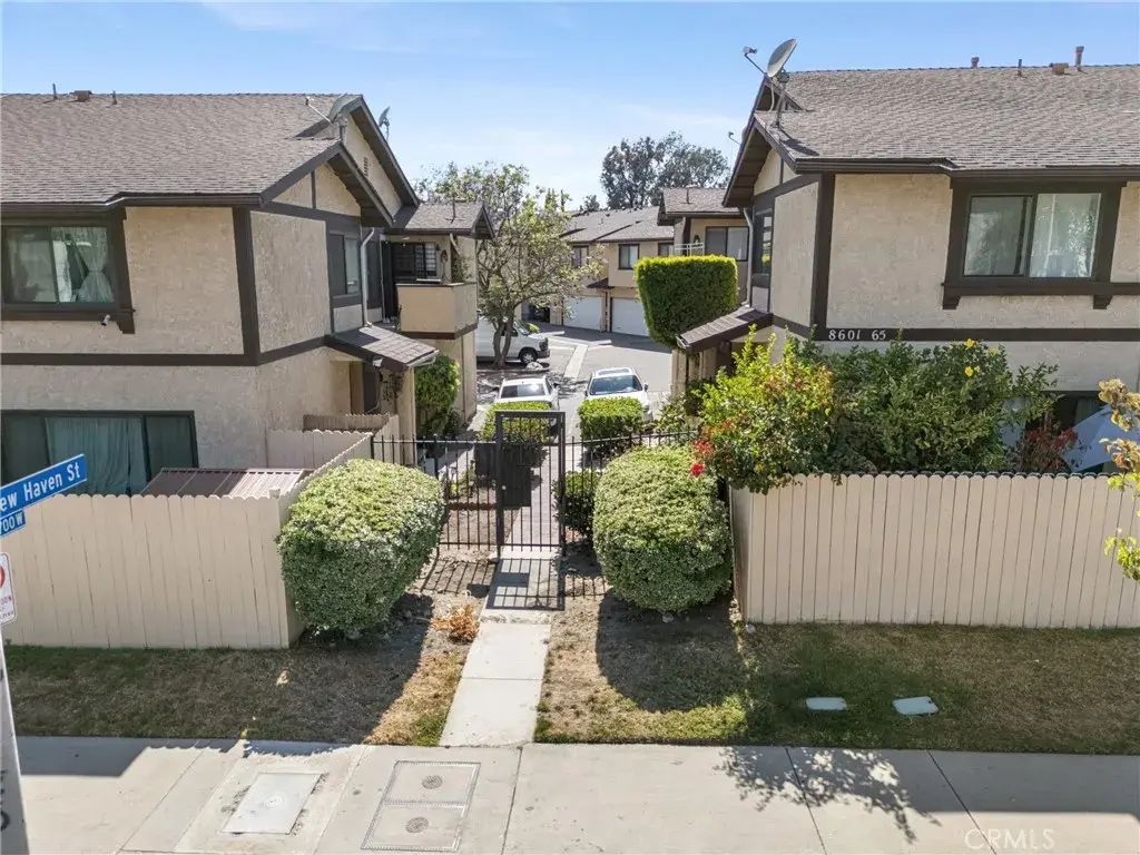 8601 Sunland Boulevard 20, Sun Valley