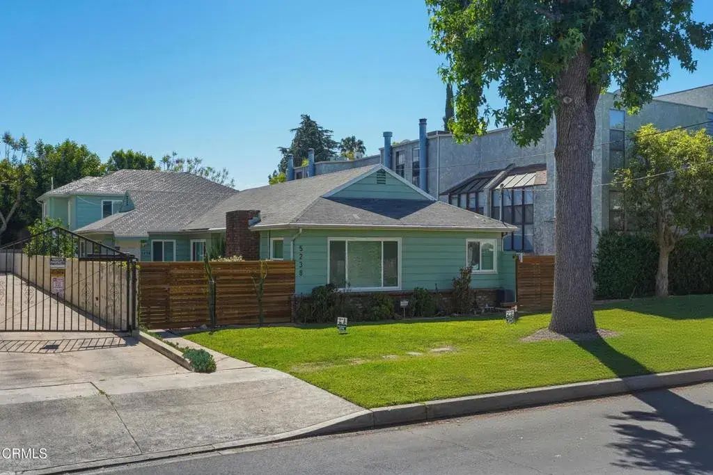 5236 Bellingham Avenue, Los Angeles