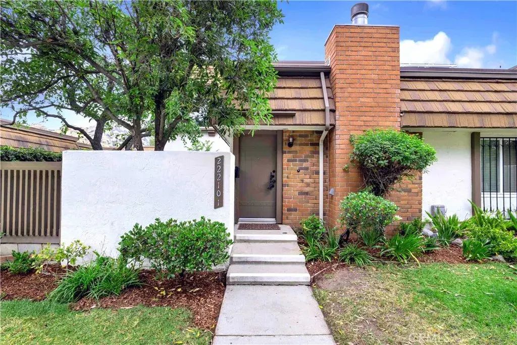 22210 James Alan Circle 1, Chatsworth