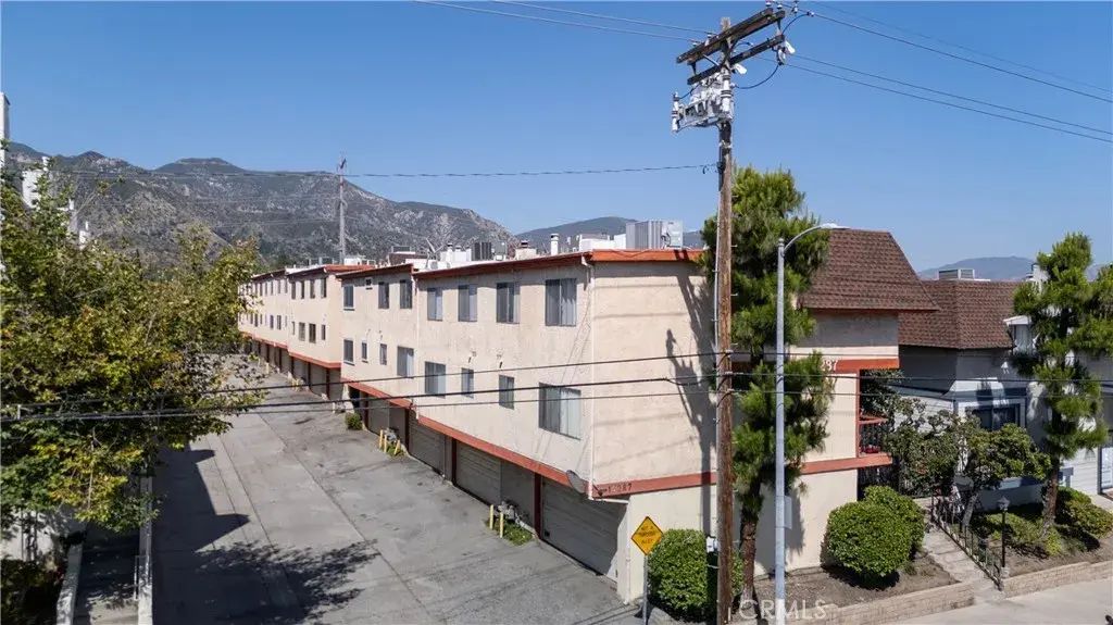 14287 Foothill Boulevard 14, Sylmar