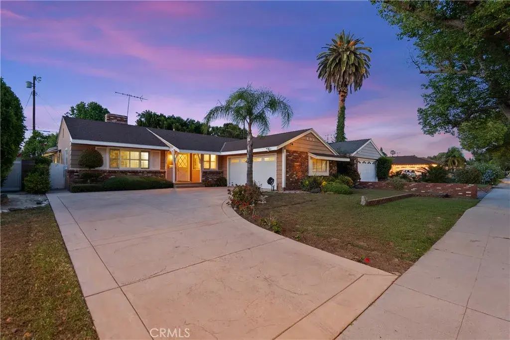 15927 Tupper Street, North Hills