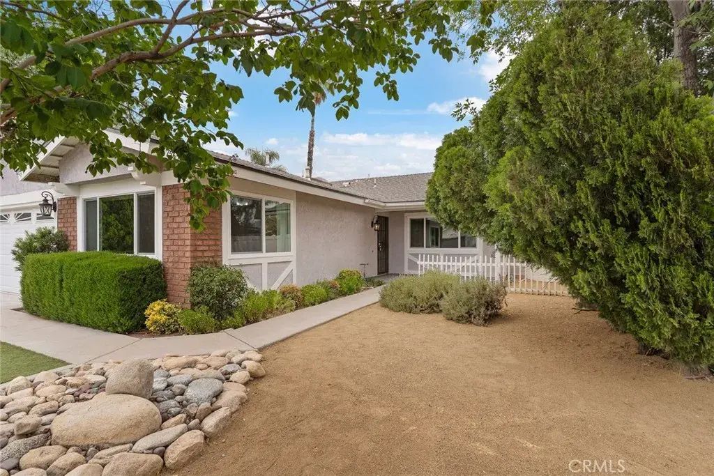 7565 Webster, Highland