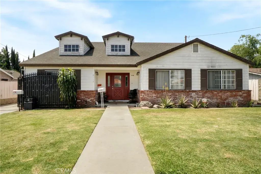 8118 Alameda, Downey