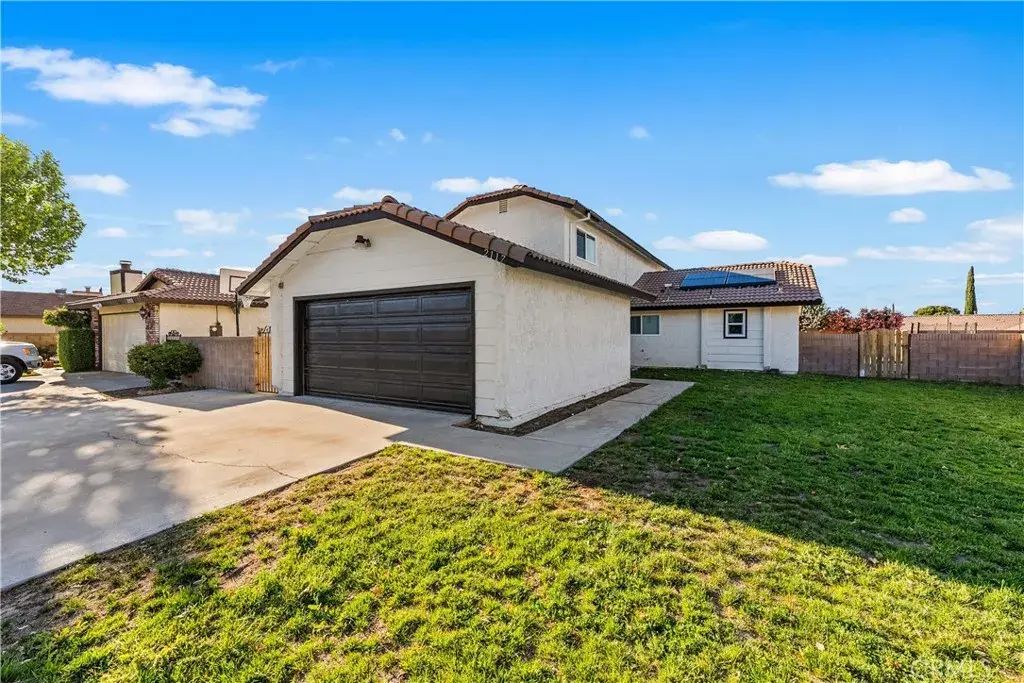 2117 W Avenue K15, Lancaster
