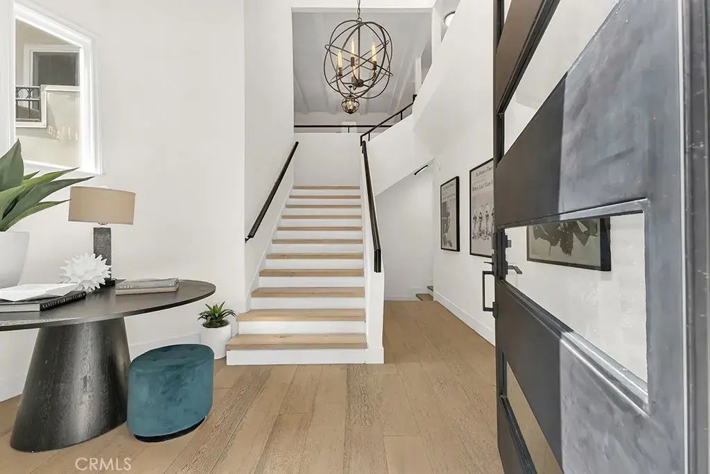 4148 Sunswept Drive, Studio City