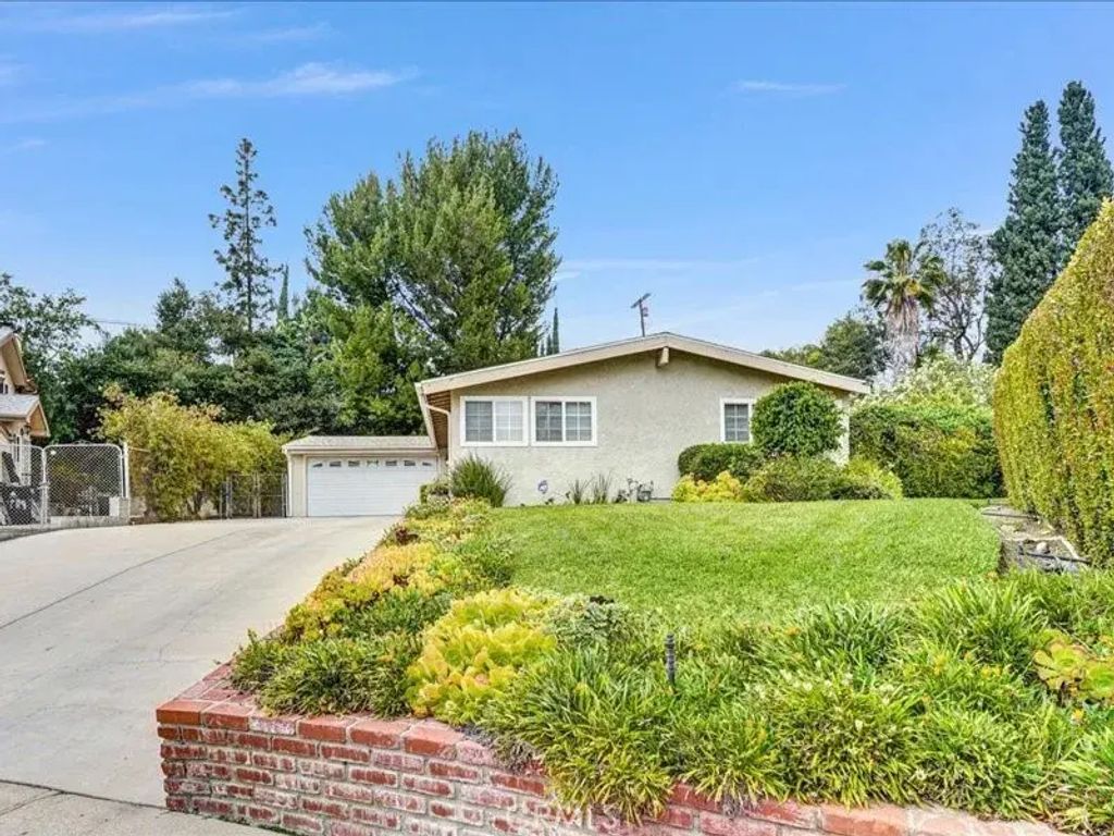 17113 Aviva Court, Granada Hills