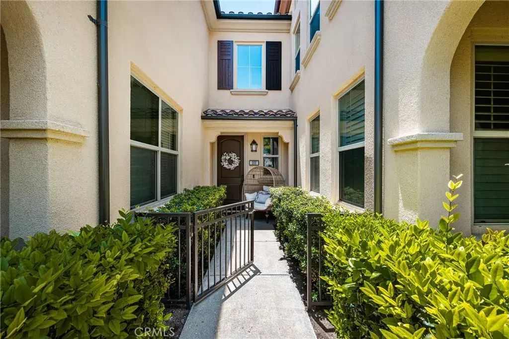 208 Rose Arch, Irvine