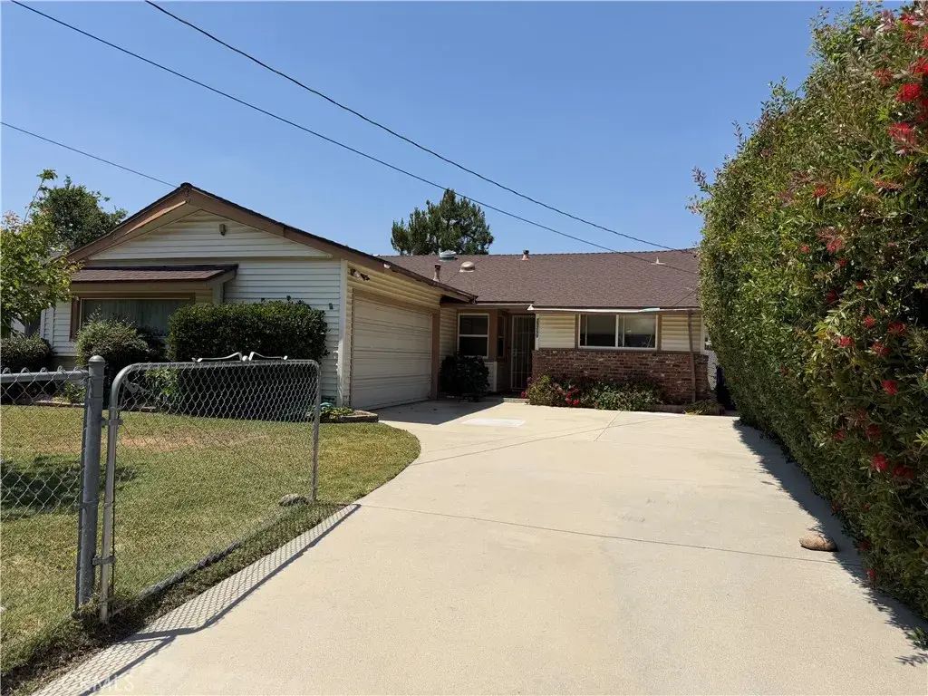 25259 De Wolfe, Newhall