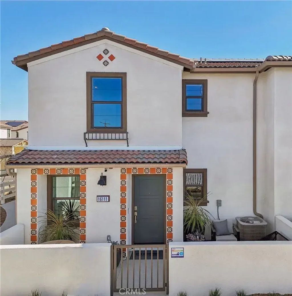16223 Lumia Way, Fontana