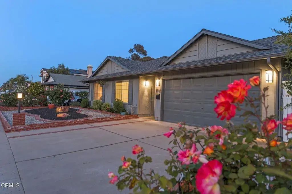 8582 Hollister Street, Ventura
